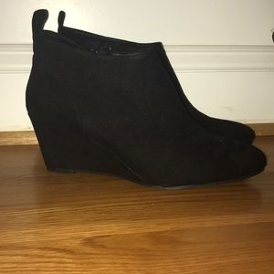 Forever 21 new black booties. Size: 10